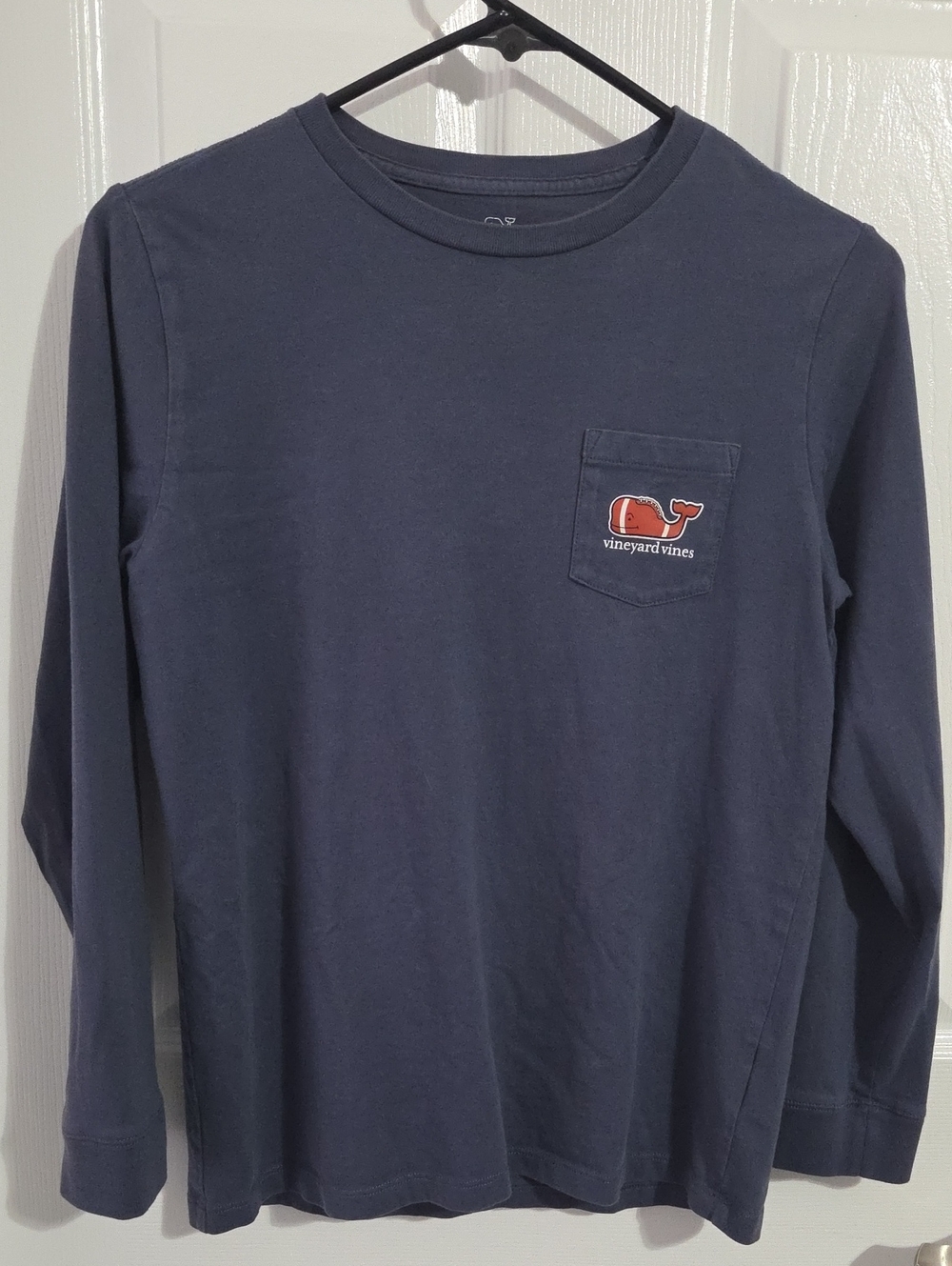 Boys MED(12-14)Vineyard Vines Navy Long-Sleeve Pocket Tee with Red Whale Emblem